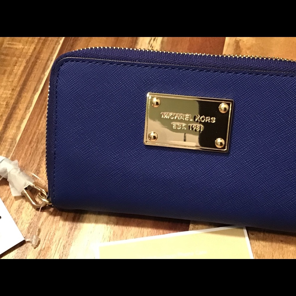 NWT Michael Kors wristlet